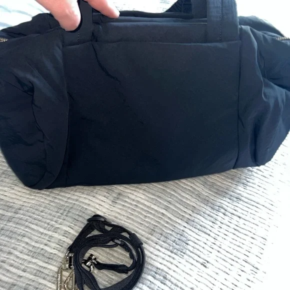 lululemon athletica On My Level Barrell Duffle Bag - Picture 4 of 9